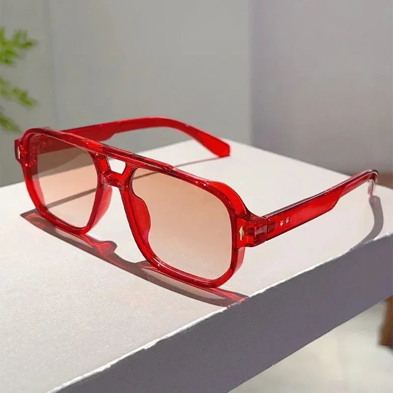 Bold and lightweight rectangular UV400 sunglasses, suitable for all genders