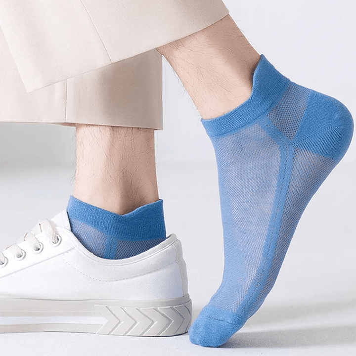 Cotton-rich Ultra-Thin Liner Socks, ensuring breathability and non-slip security under shoes.