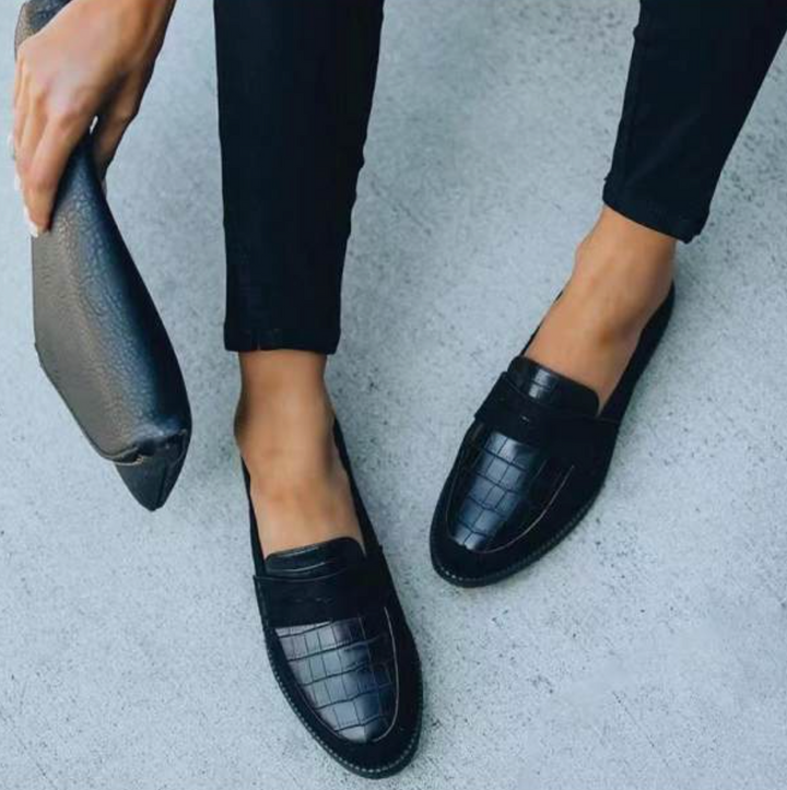 Women's black crocodile texture slip-on loafers, elegant and comfortable fashion footwear