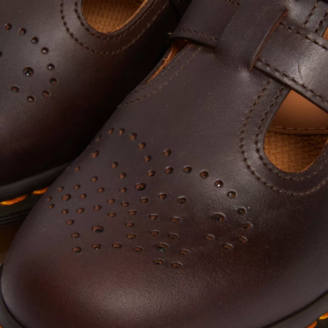 Stylish and comfortable brown women's Mary Janes with a double buckle, ideal for casual fashion.