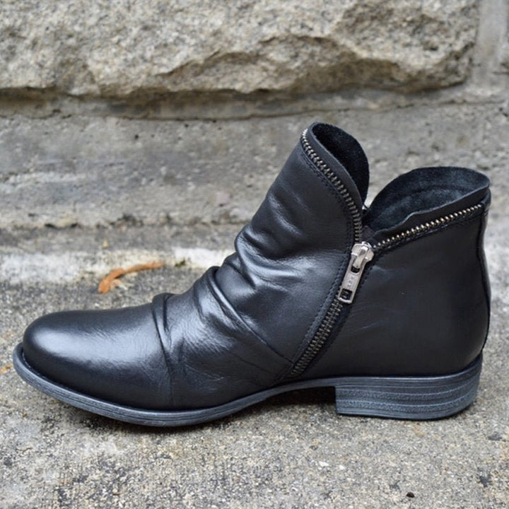 Women's black leather ankle boots, stylish autumn footwear for casual and versatile wear.