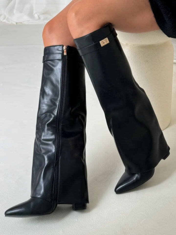 Women's winter-ready thigh-high leather boots with fashionable buckle details, offering warmth and elegance.