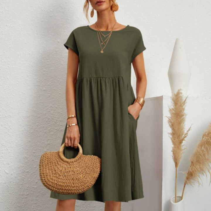Casual women's midi dress in cotton, featuring a comfortable round neck for everyday elegance.