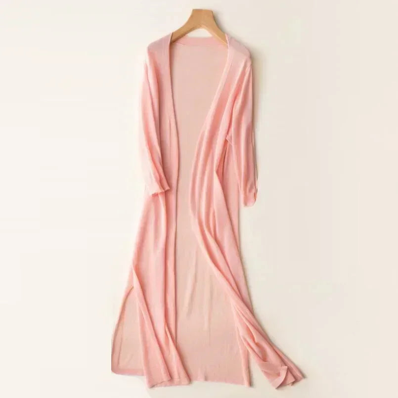 Casual women's cardigan, relaxed fit, longline design, ideal for versatile all-season styling.