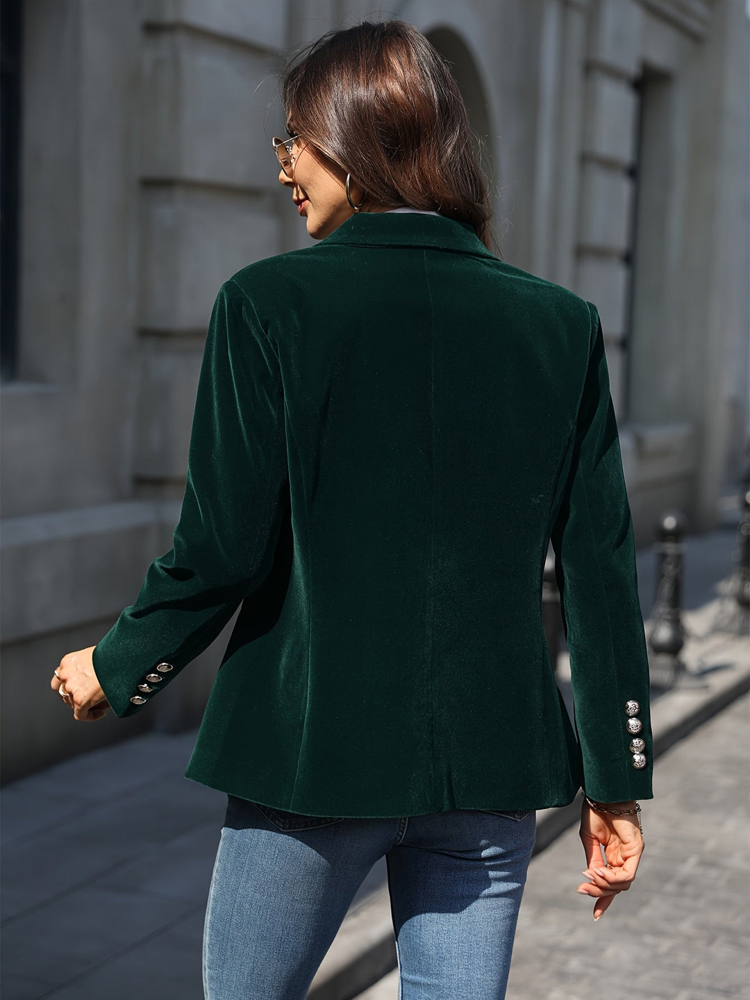 Stylish women's black button-up blazer, a versatile casual jacket for all seasons