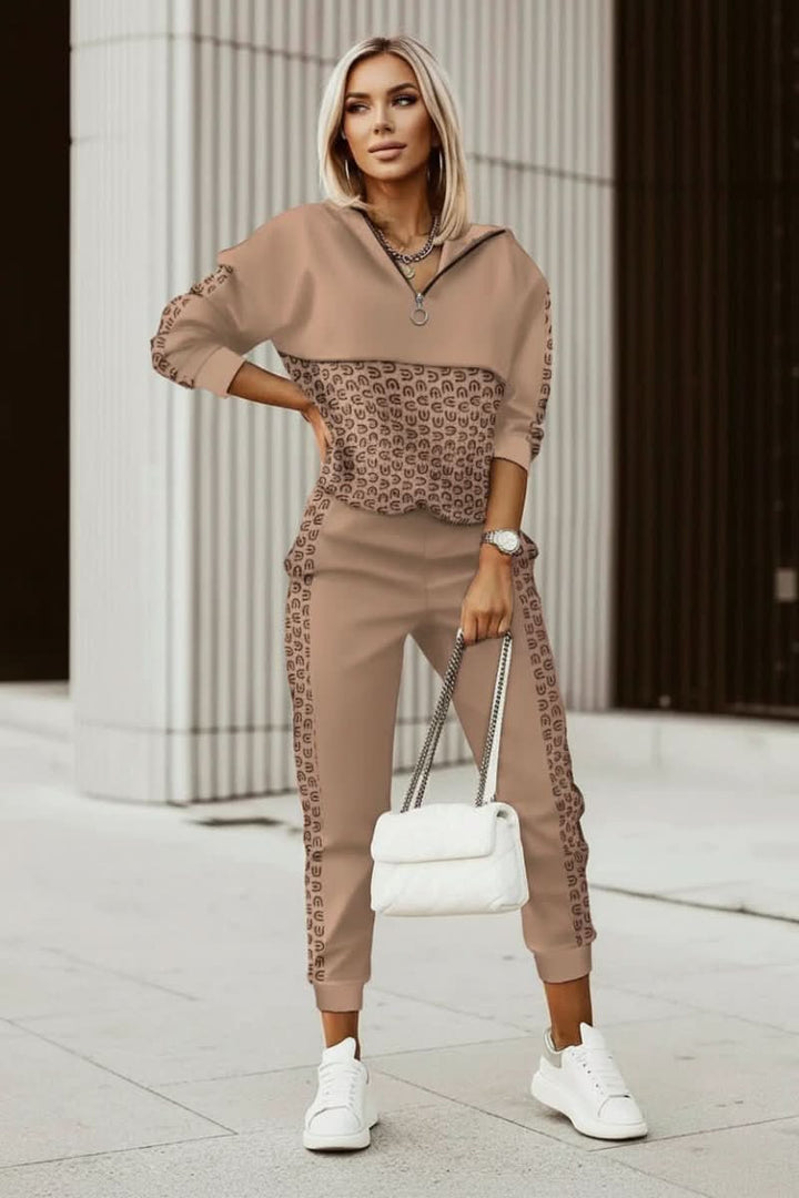 Cozy women's loungewear set, perfect matching tracksuit for relaxation & daily comfort.