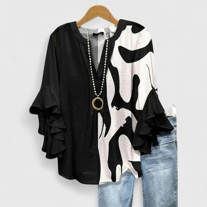 Versatile women's blouse, comfortable floral print and elegant ruffle sleeves for any occasion.