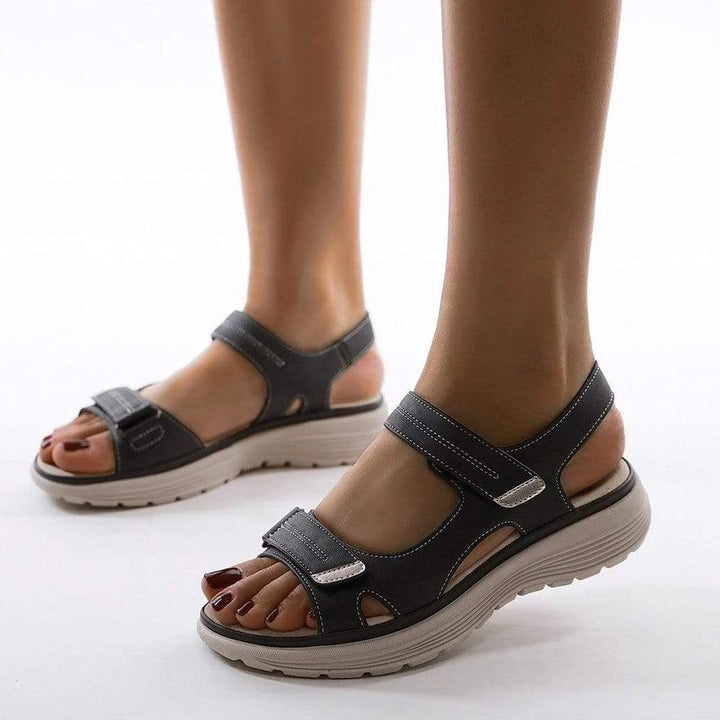 Casual women's orthopedic sandals with arch support. Comfortable & adjustable straps for all-day summer wear.