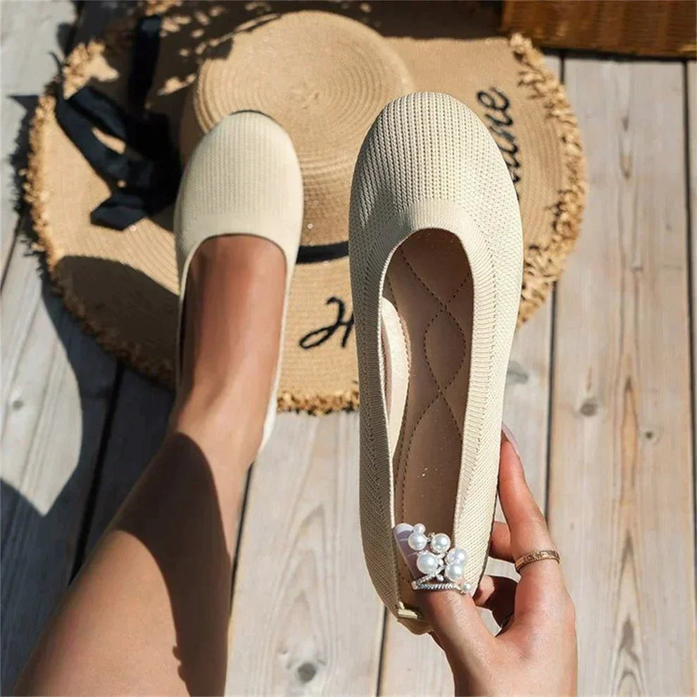 Stylish grey ballet flats for women, offering everyday comfort and a lightweight feel.