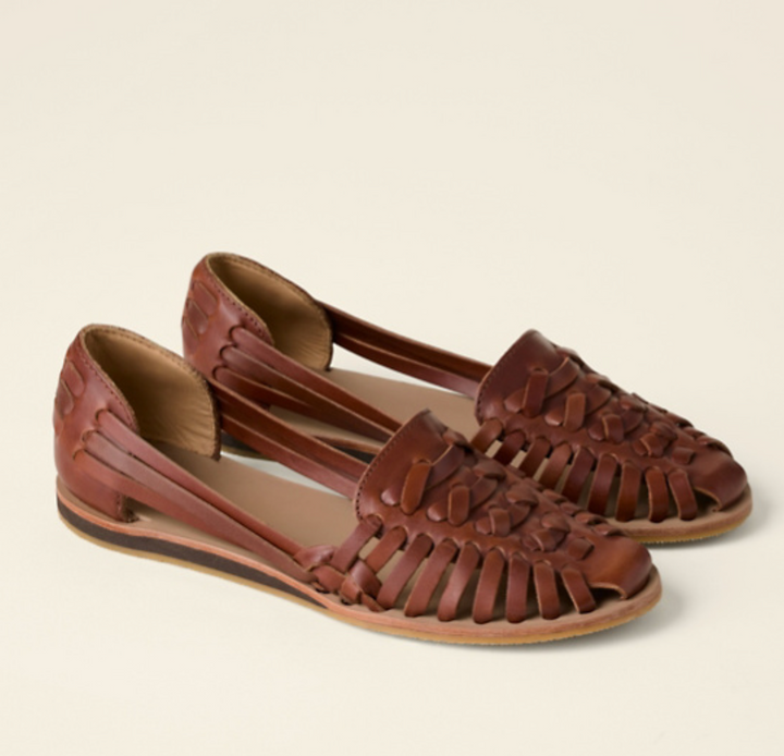 Comfortable women's open-toe flat sandals featuring a stylish woven design and secure buckle for all-day wear.