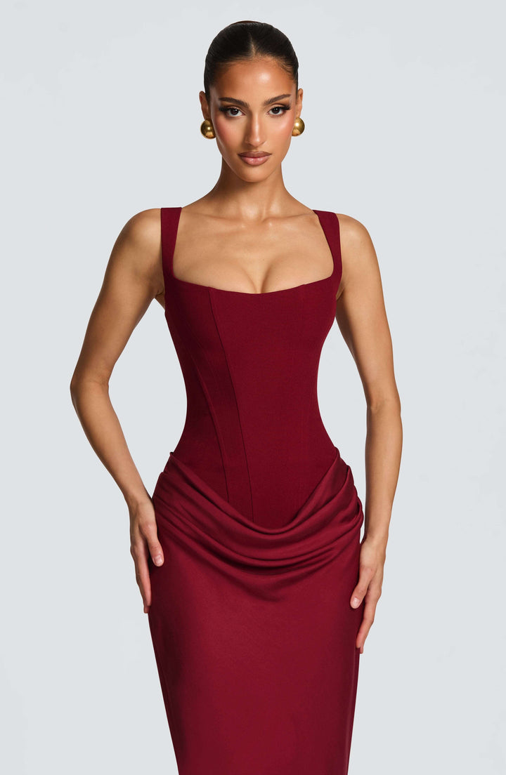 Elegant women's party dress: ruched bodycon maxi gown with a sophisticated scoop neck.