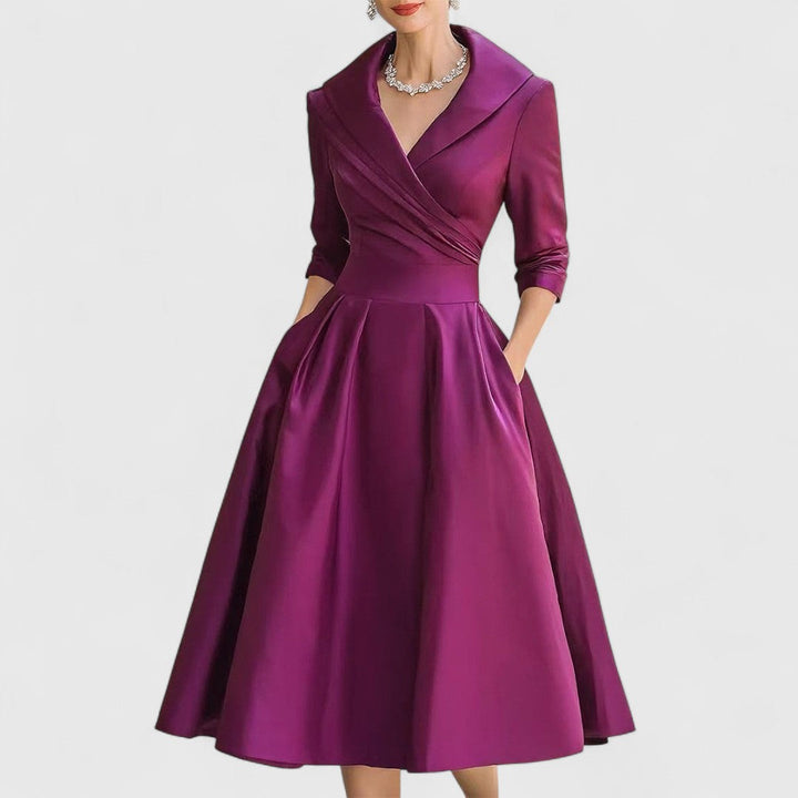 Versatile women's midi dress, elegant V-neck and 3/4 sleeves, suitable for any occasion.