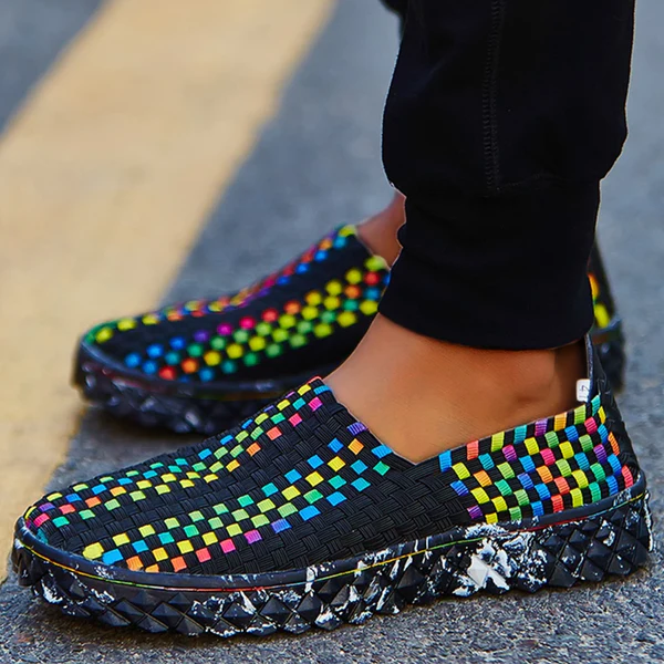 Stylish Eliana women's recycled sneakers. Lightweight & comfortable, ideal for versatile everyday style.