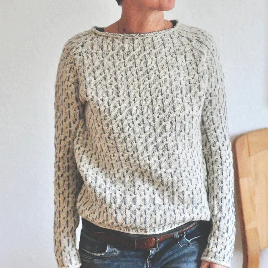 Relaxed fit women's knit sweater with a elegant boat neck in versatile grey