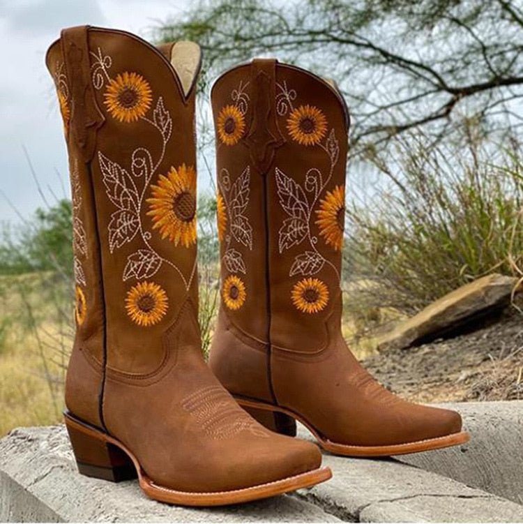 Isabella women's casual comfort boots. Bohemian slip-on design for everyday wear, perfect fall/winter flat footwear.