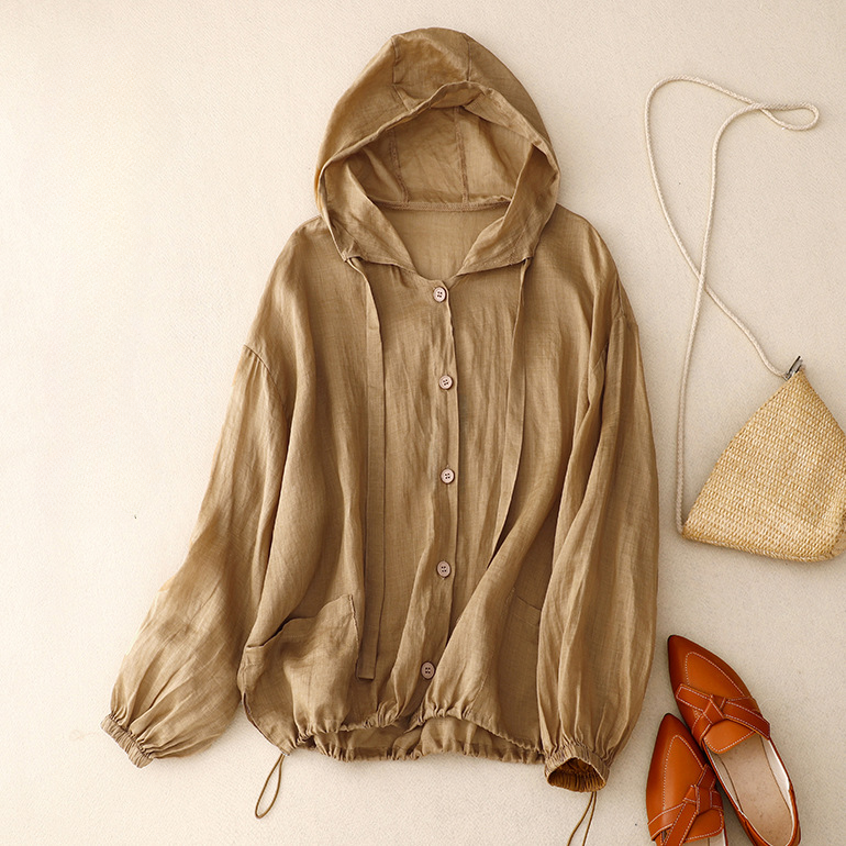 Versatile women's lightweight hoodie for everyday fashion. Relaxed fit and airy comfort make it ideal for casual wear.