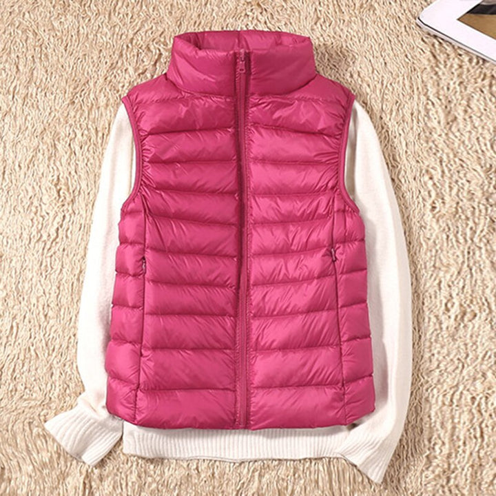 Casual women's lightweight vest with quilted pattern, offering comfort and style.