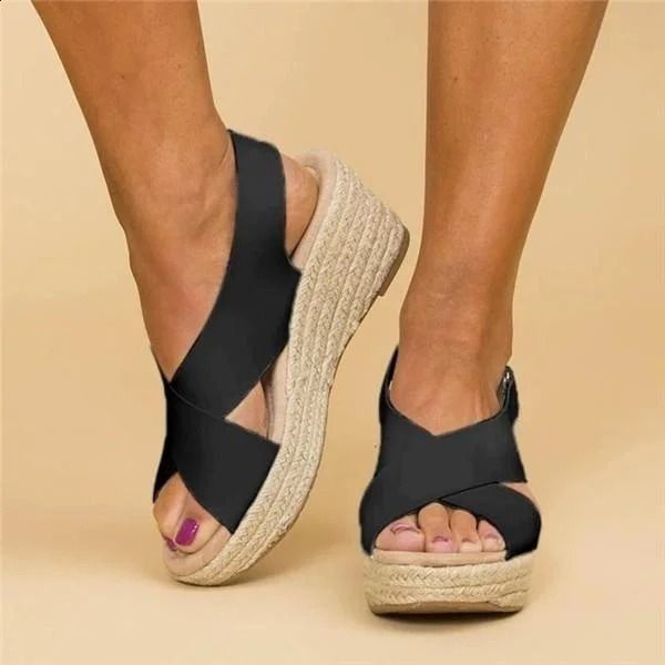 Comfortable open-toe women's sandals, ideal for warm weather walks or relaxing at the beach.