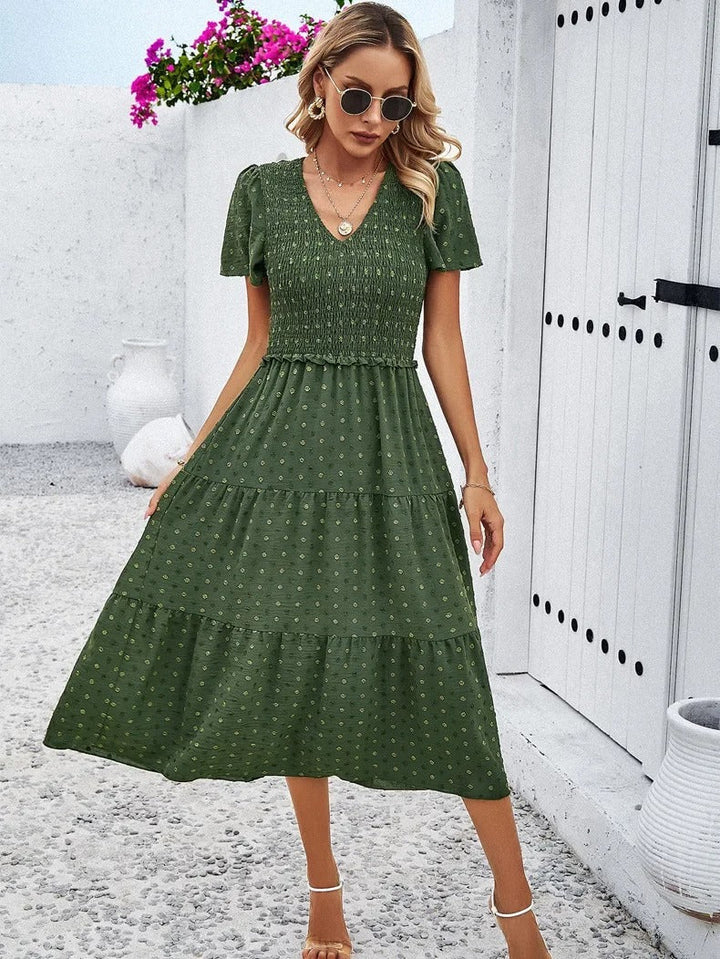 Women's loose fit autumn midi dress, comfortable & stylish for versatile everyday fall fashion.