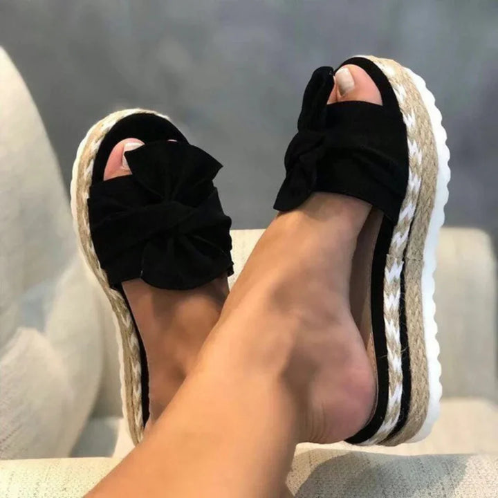 Stylish women's walking sandals featuring arch support & adjustable strap for everyday orthopedic comfort.