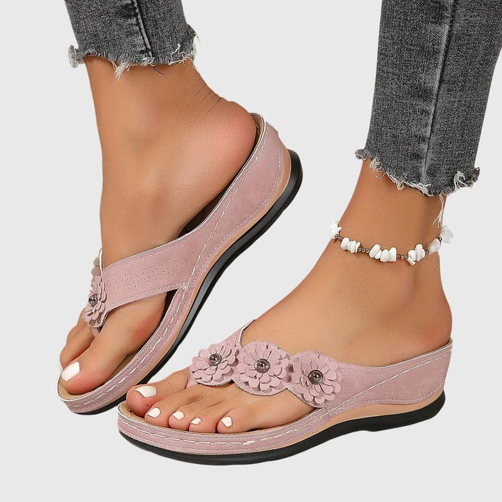Comfortable women's orthopedic sandals, ideal for arch support and pain relief. Perfect for summer.