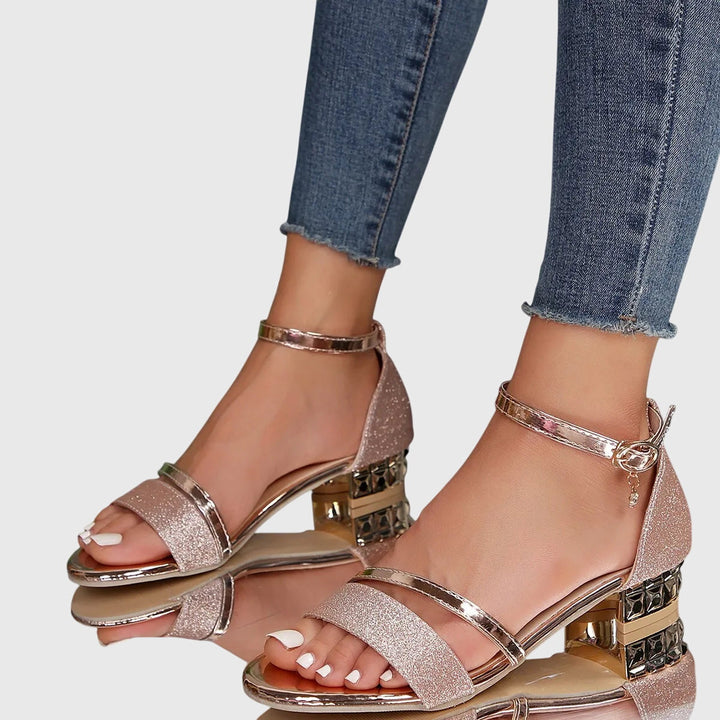 Heeled women's sandals with orthopedic comfort & adjustable strap, ideal for all-day wear.