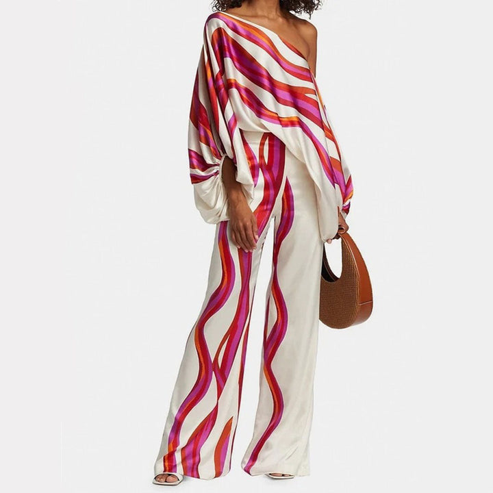 Women's printed two-piece outfit with a relaxed fit. Perfect for casual wear & lounge.