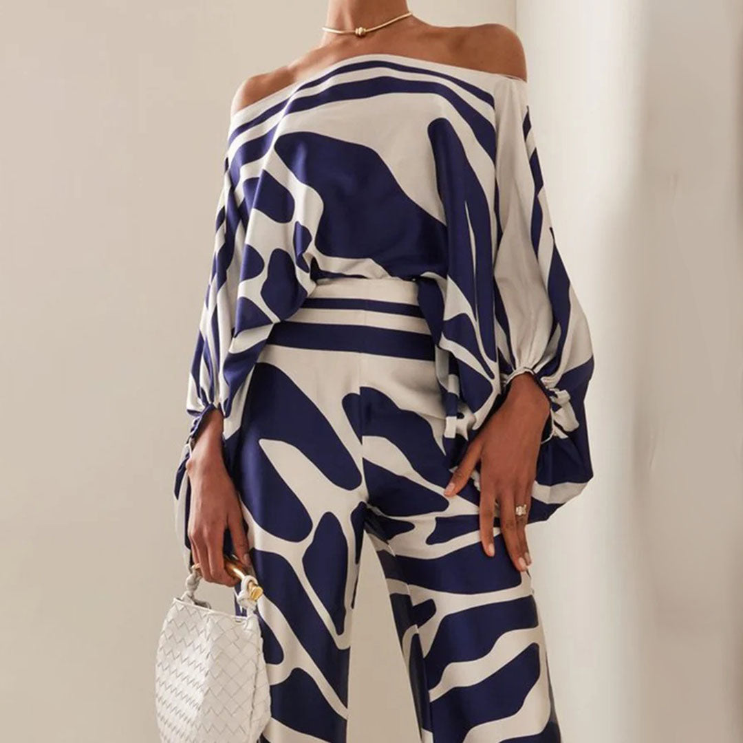 Women's casual printed two-piece outfit set. Relaxed fit, perfect for versatile summer/fall wear.