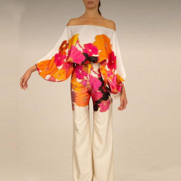 Printed women's two-piece outfit set with a relaxed, loose fit. Stylish casual loungewear.