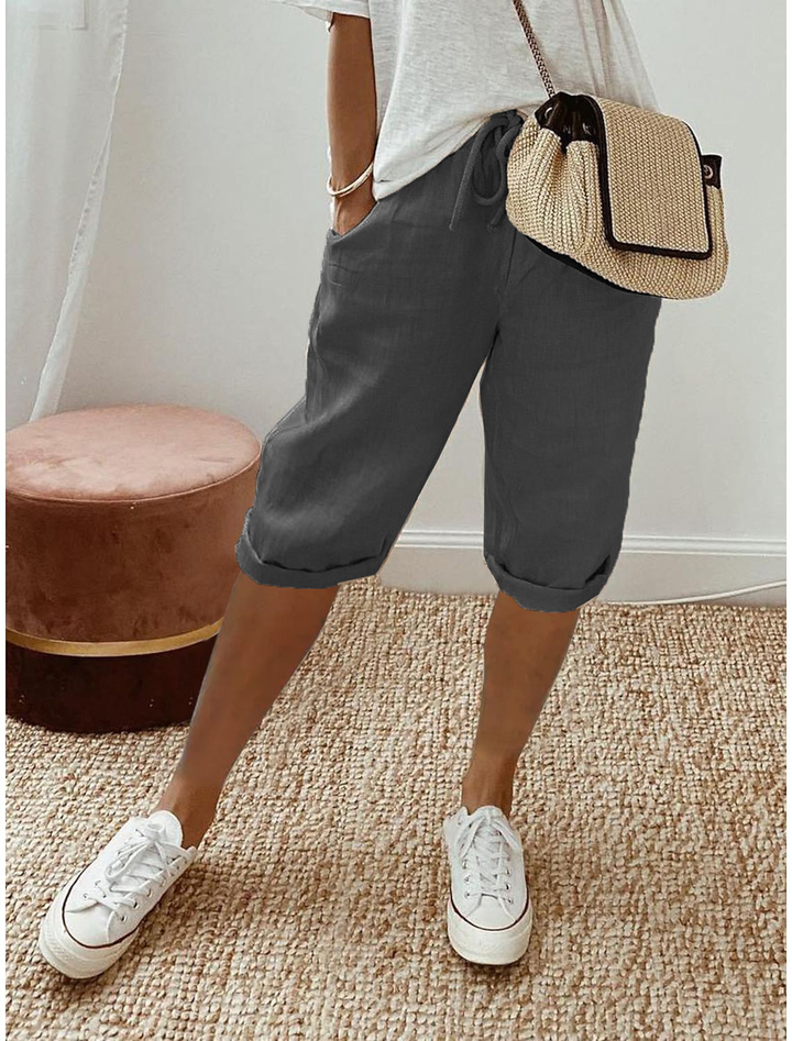Summer essential: comfortable women's pull-on straight leg cropped shorts, featuring an elastic waist.