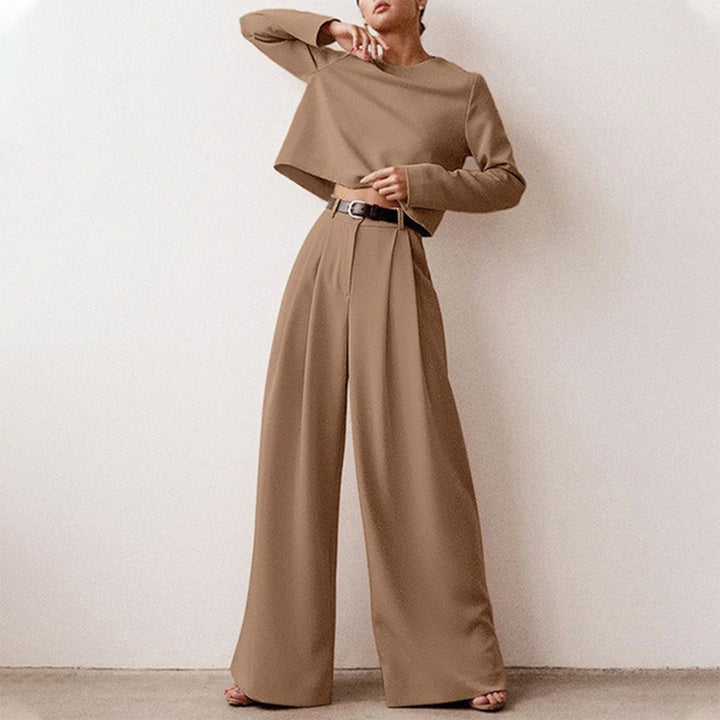 Relaxed fit women's cropped top and wide-leg trouser set, ideal for lounge or outings.