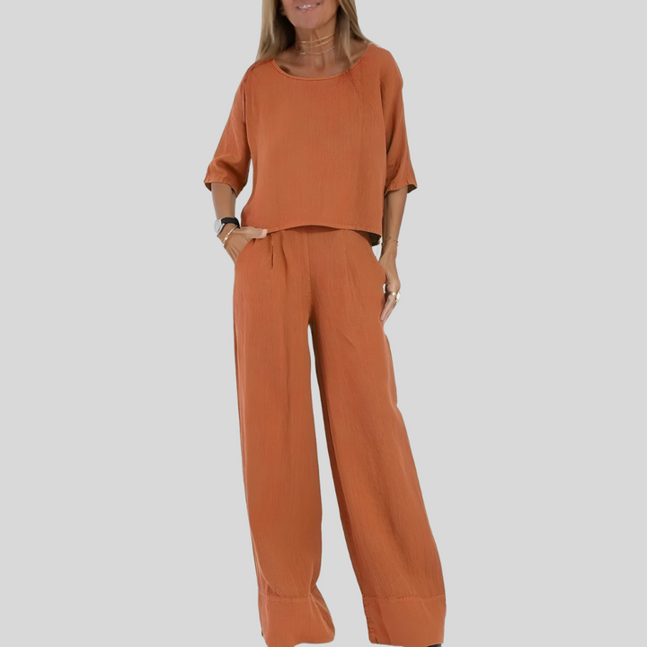 Comfortable women's relaxed fit two-piece lounge set, ideal for plus size. Breathable top & wide-leg pants for casual wear.