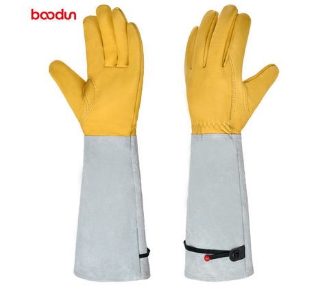 Breathable women's thorn-proof long gardening gloves, a must-have for safe rose planting and pruning.