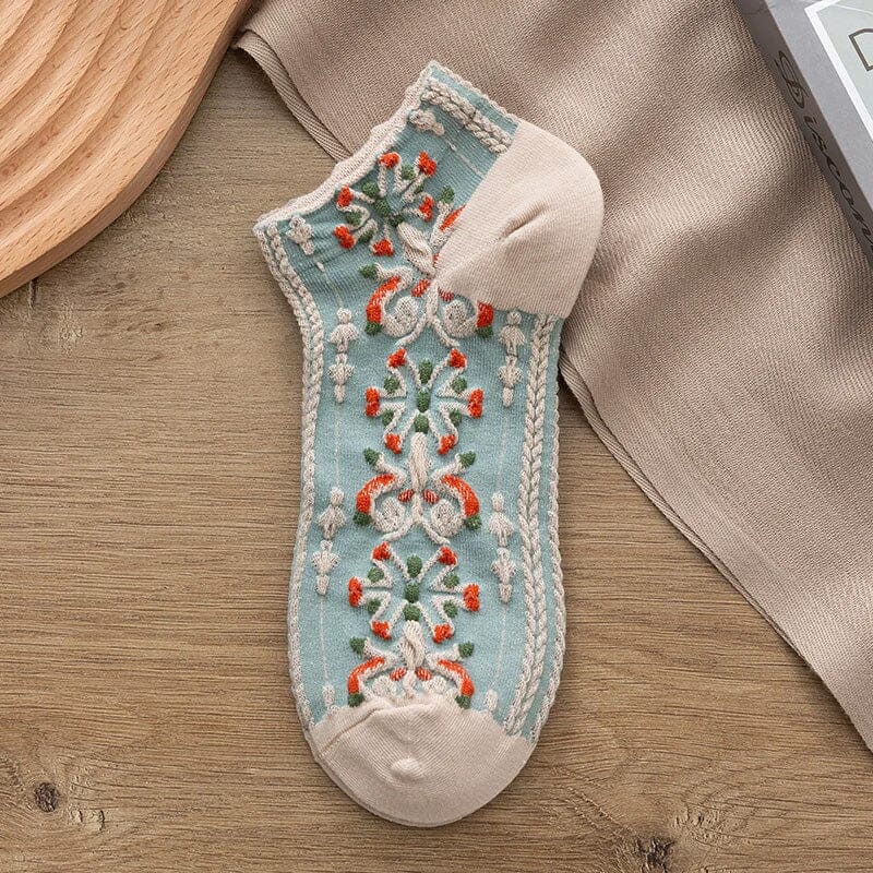 Soft women's cotton crew socks, embossed floral pattern, vintage look, breathable comfort