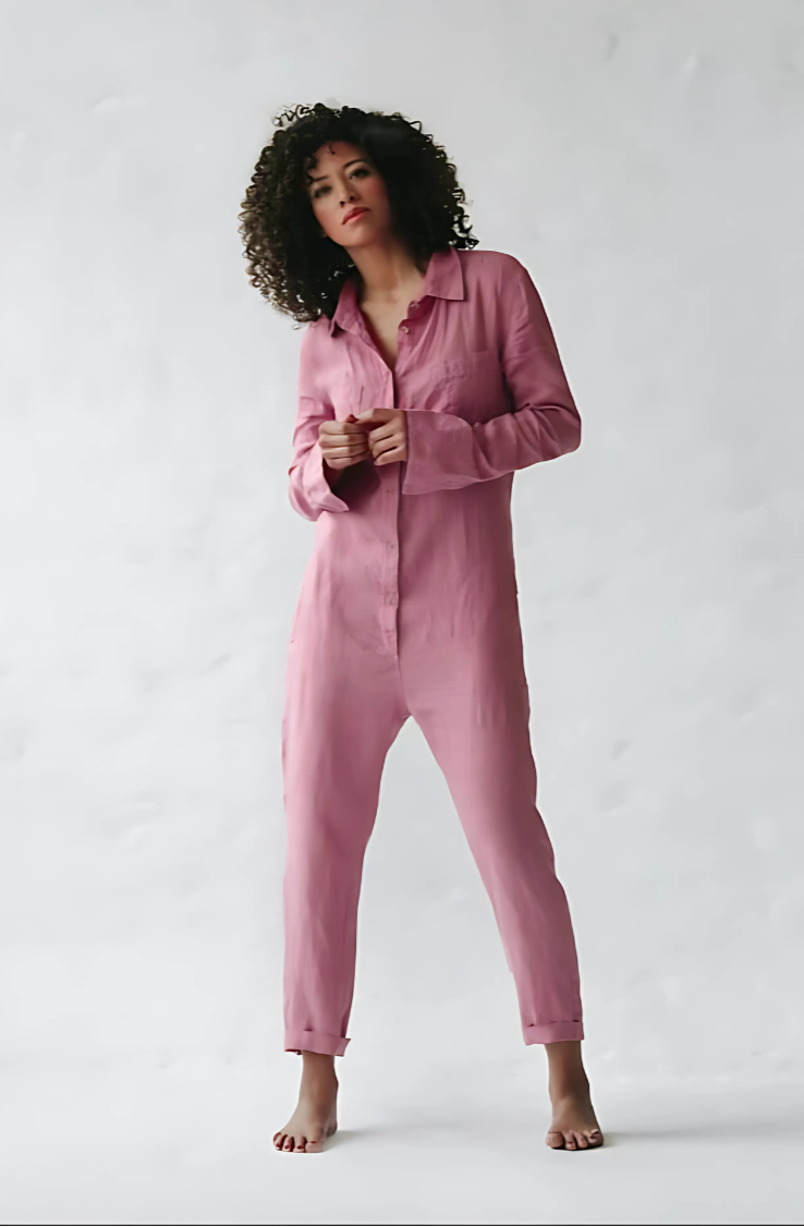 Comfortable women's relaxed fit jumpsuit in vintage style. A chic one-piece for versatile summer fashion, ankle length.