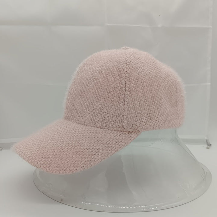 Casual women's faux fur baseball cap, ideal for autumn fashion and daily outdoor wear.