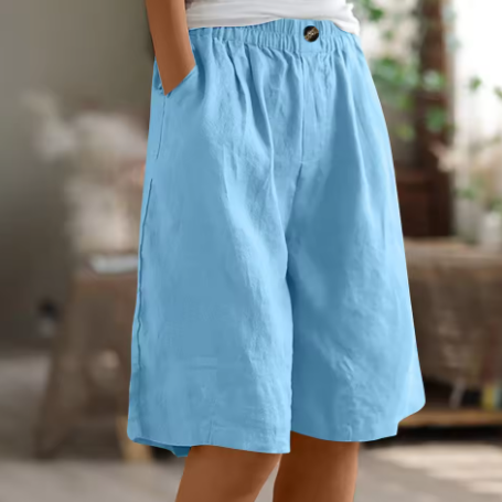 Chic women's wide leg shorts, designed with an elastic waist and functional pockets.