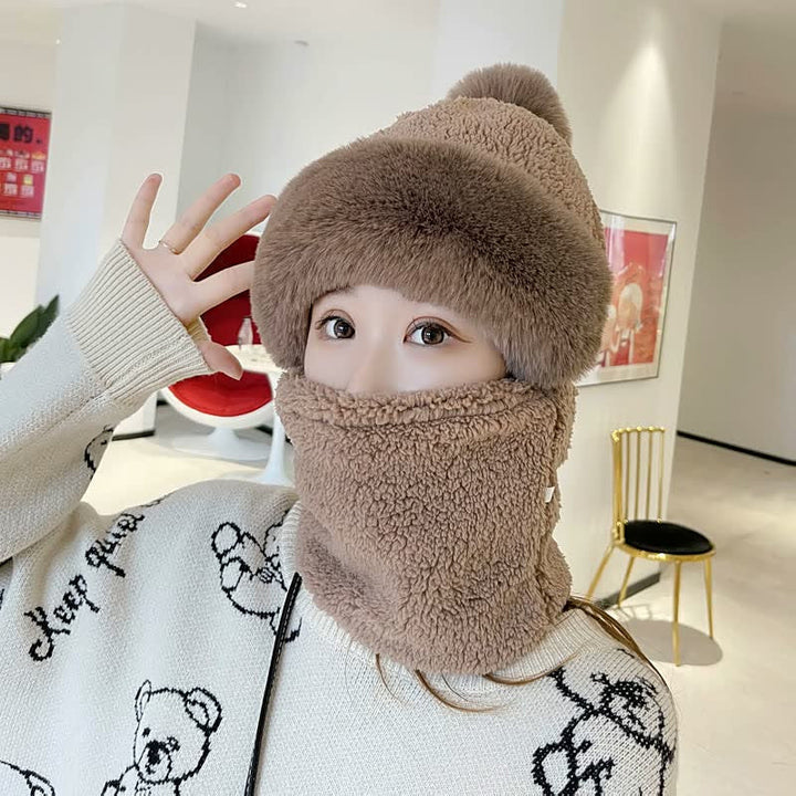 Practical women's fleece beanie and scarf set, designed for ultimate winter comfort